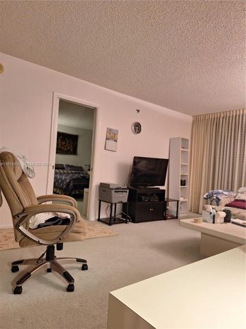 3940 Inverrary Boulevard 402A, Lauderhill, FL 33319