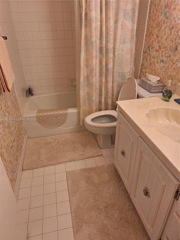 3940 Inverrary Boulevard 402A, Lauderhill, FL 33319