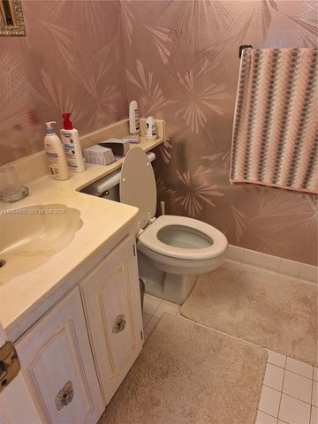 3940 Inverrary Boulevard 402A, Lauderhill, FL 33319