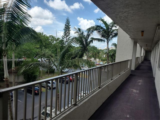 3940 Inverrary Boulevard 402A, Lauderhill, FL 33319