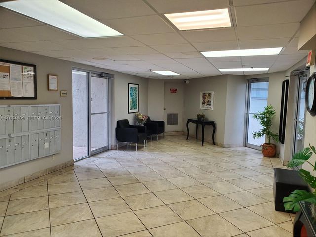 3940 Inverrary Boulevard 402A, Lauderhill, FL 33319