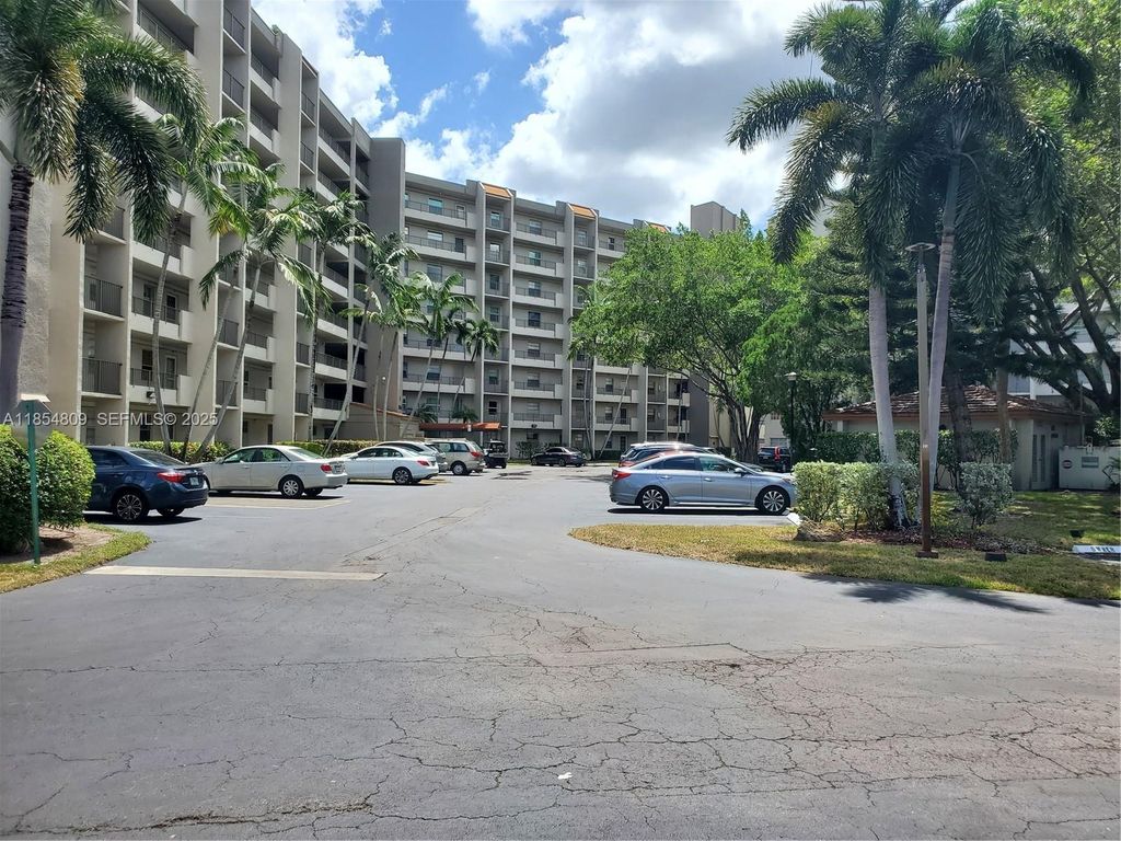 3940 Inverrary Boulevard 402A, Lauderhill, FL 33319