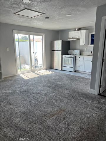 7068 Calvin Avenue, Reseda, CA 91335