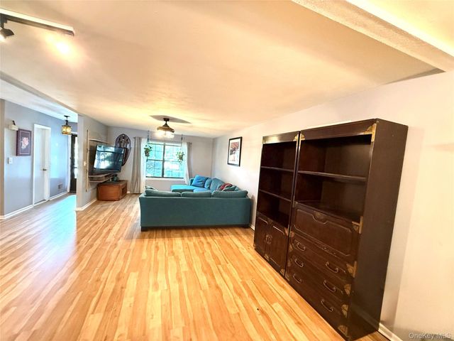 164 Somerset Drive, Suffern, NY 10901
