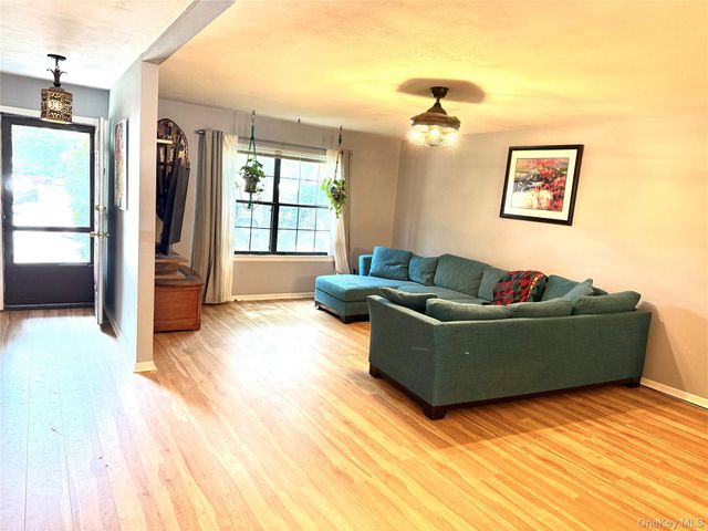 164 Somerset Drive, Suffern, NY 10901