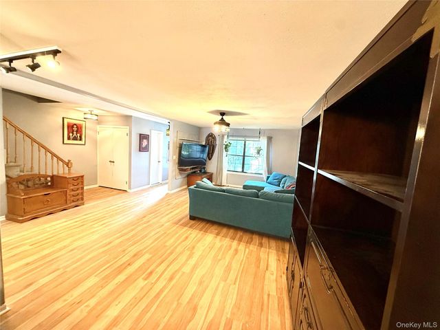 164 Somerset Drive, Suffern, NY 10901
