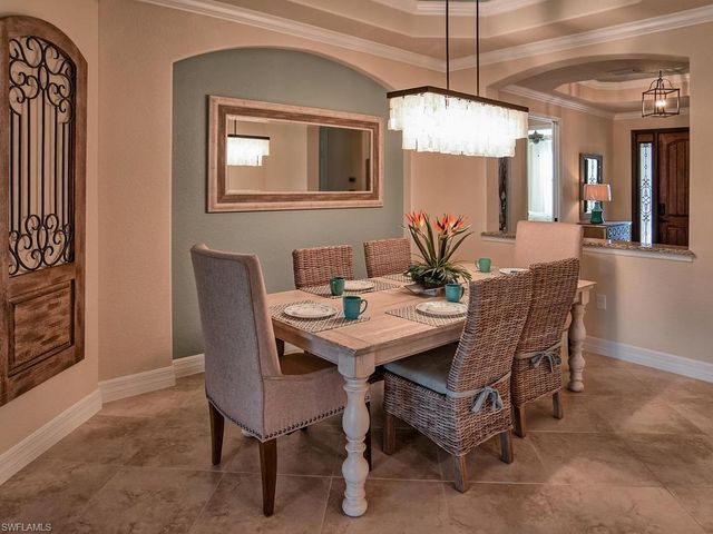 2850 Aviamar CIR, Naples, FL 34114