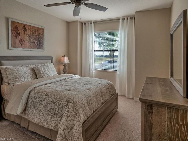 2850 Aviamar CIR, Naples, FL 34114