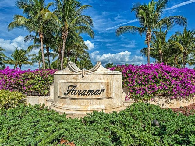 2850 Aviamar CIR, Naples, FL 34114