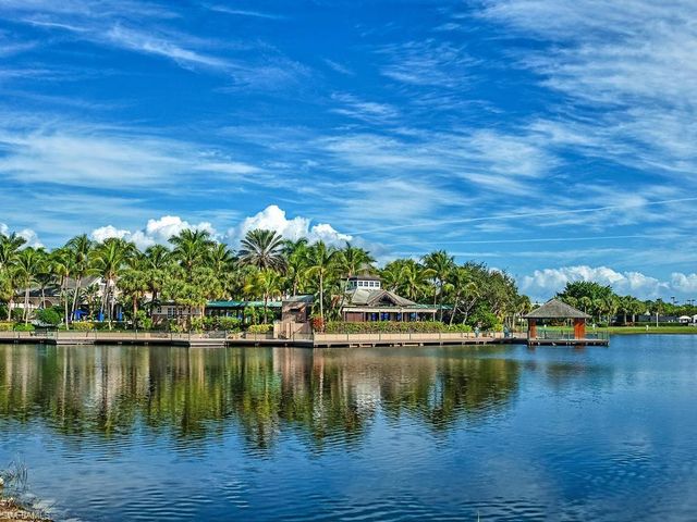 2850 Aviamar CIR, Naples, FL 34114