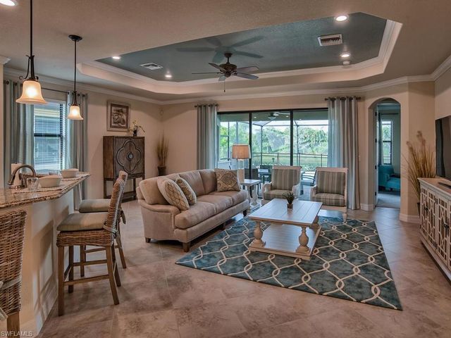 2850 Aviamar CIR, Naples, FL 34114