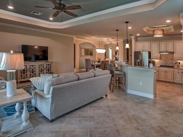 2850 Aviamar CIR, Naples, FL 34114