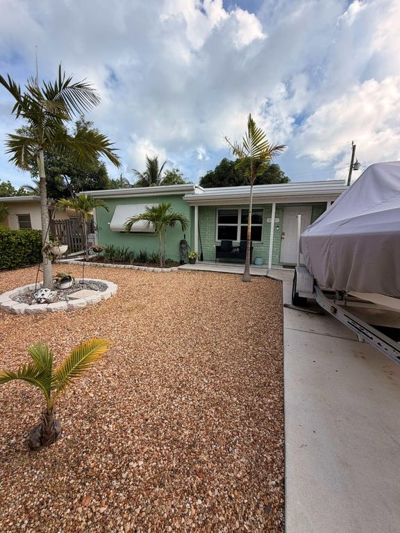 175 E 24TH Street, Riviera Beach, FL 33404