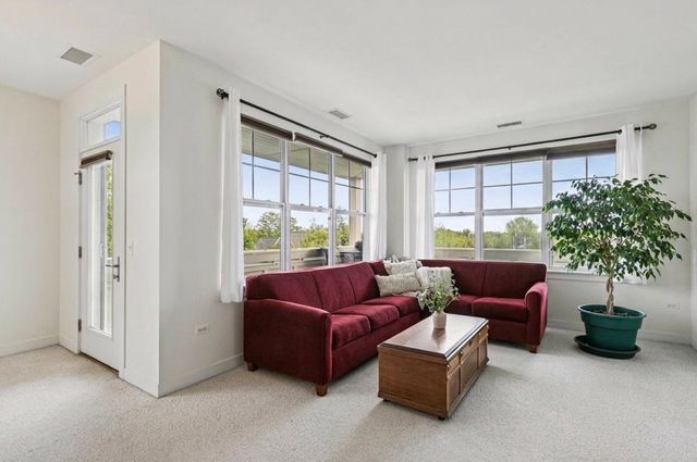 977 Harris Road 34, Grayslake, IL 60030