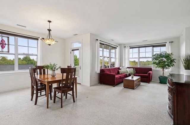 977 Harris Road 34, Grayslake, IL 60030