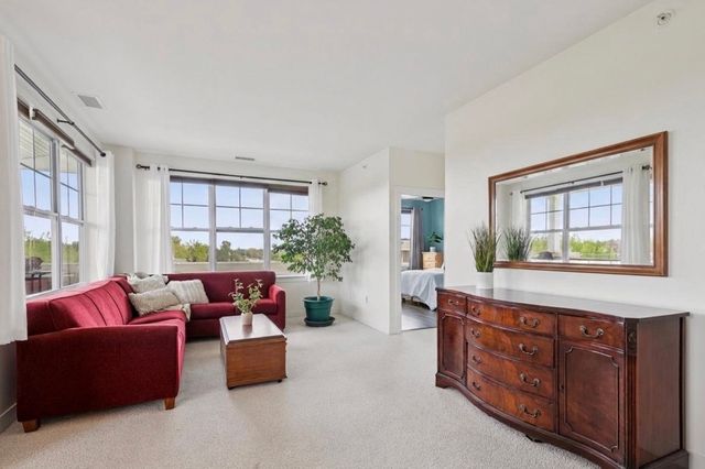 977 Harris Road 34, Grayslake, IL 60030
