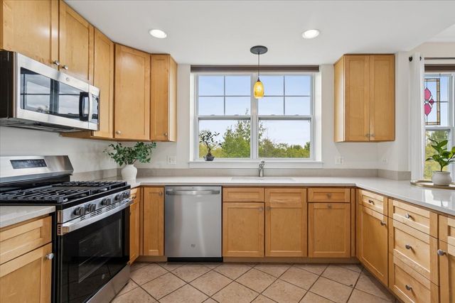 977 Harris Road 34, Grayslake, IL 60030