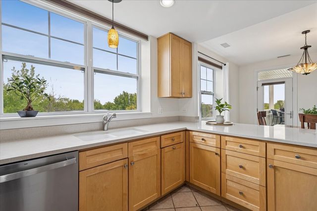 977 Harris Road 34, Grayslake, IL 60030