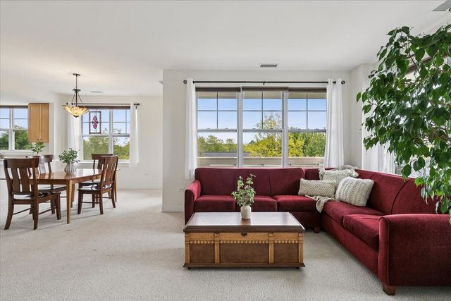 977 Harris Road 34, Grayslake, IL 60030