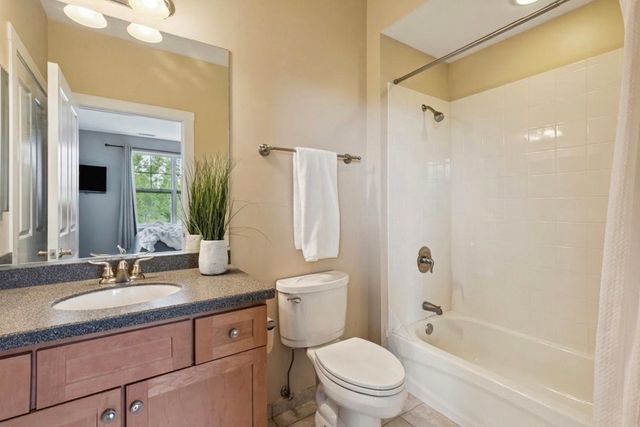 977 Harris Road 34, Grayslake, IL 60030