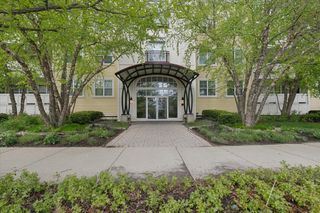 977 Harris Road 34, Grayslake, IL 60030
