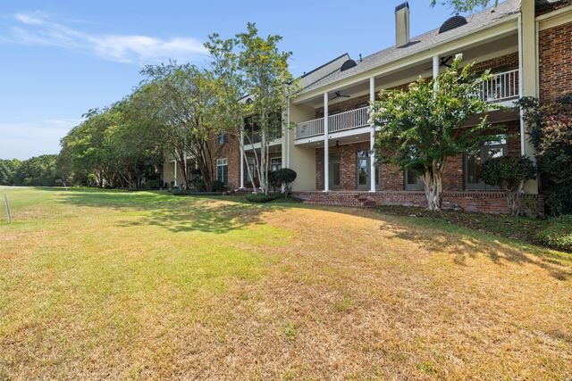 38 Emerald Row, Hattiesburg, MS 39402