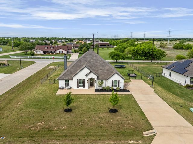 1515 Horseshoe Court, Justin, TX 76247