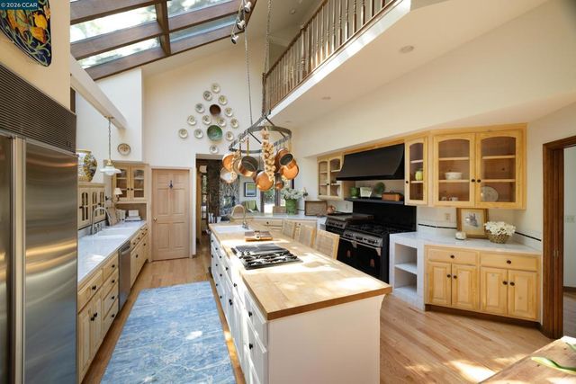 85 La Cuesta Rd., Orinda, CA 94563