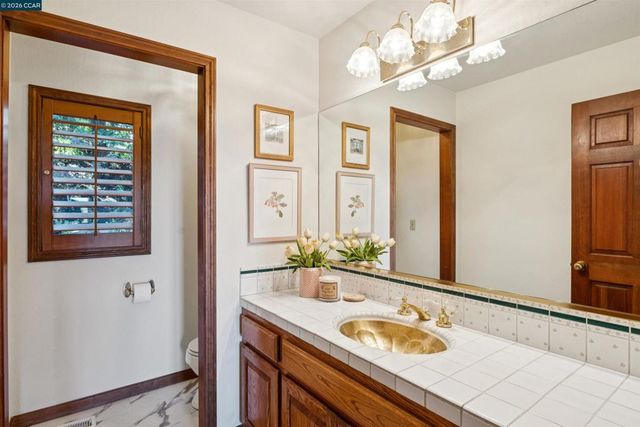 85 La Cuesta Rd., Orinda, CA 94563