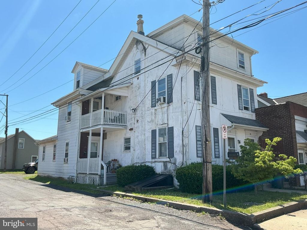 15 S 3RD ST, QUAKERTOWN, PA 18951 — exterior