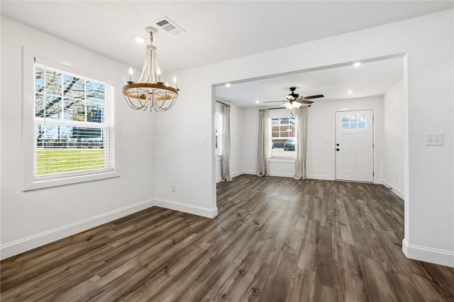 1204 W Center Avenue, Springdale, AR 72764