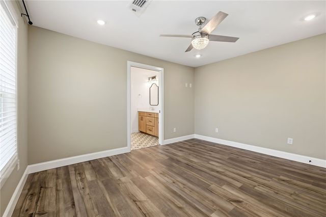 1204 W Center Avenue, Springdale, AR 72764