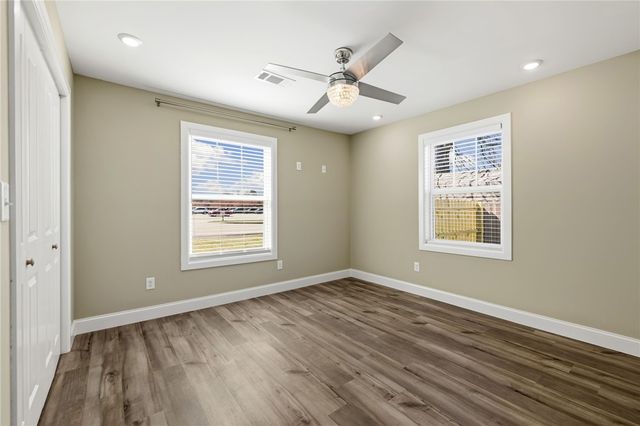 1204 W Center Avenue, Springdale, AR 72764