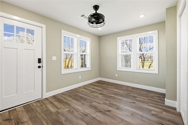 1204 W Center Avenue, Springdale, AR 72764