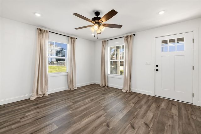 1204 W Center Avenue, Springdale, AR 72764