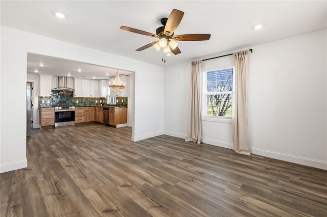 1204 W Center Avenue, Springdale, AR 72764