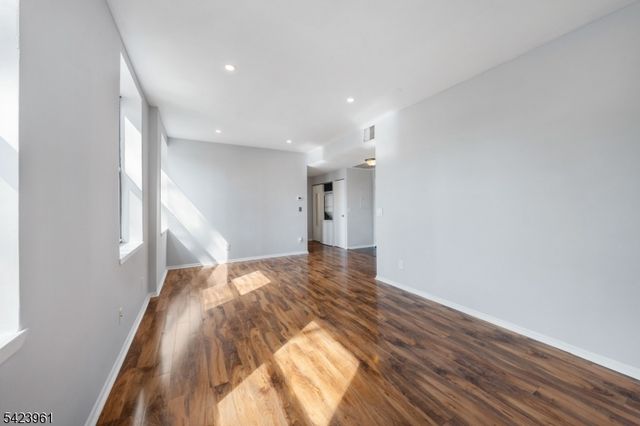 54 W Cherry St 106, Rahway City, NJ 07065