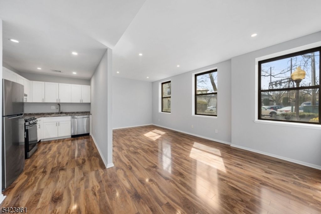 54 W Cherry St 106, Rahway City, NJ 07065