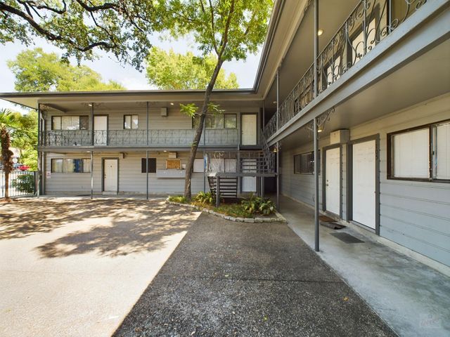 803 W 28th ST 206, Austin, TX 78705