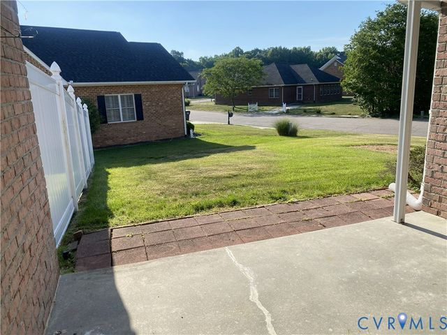400 Stone Hearth Ct, Hopewell, VA 23860