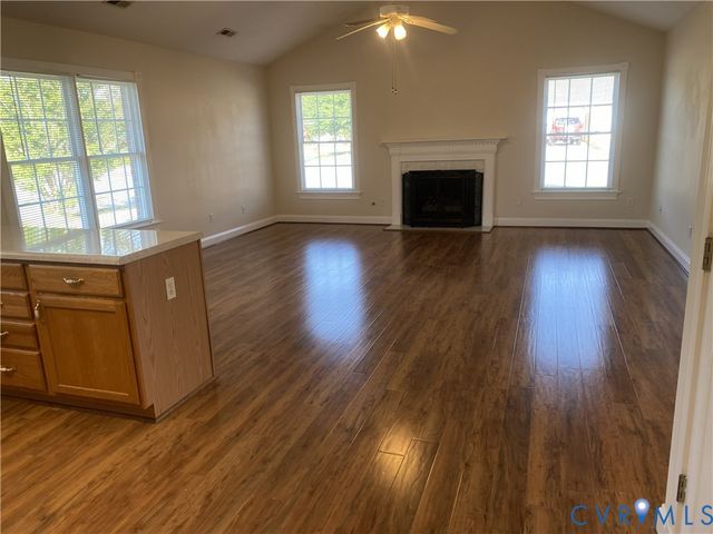 400 Stone Hearth Ct, Hopewell, VA 23860