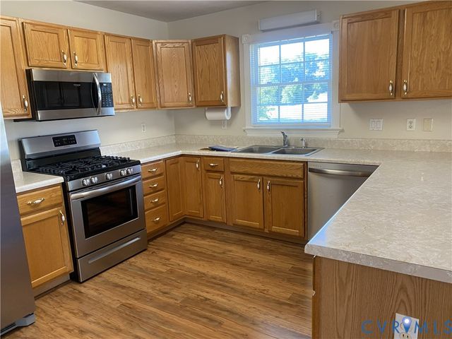 400 Stone Hearth Ct, Hopewell, VA 23860