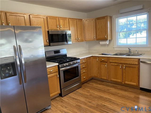400 Stone Hearth Ct, Hopewell, VA 23860