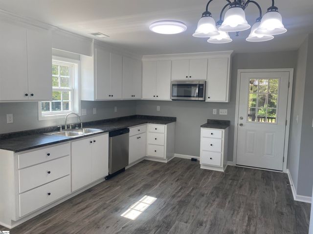 124 Laura Jane Lane, Gray Court, SC 29645