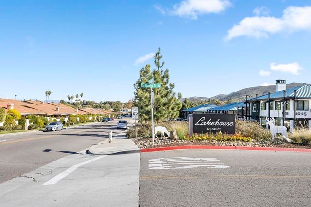 1024 La Tierra Dr, San Marcos, CA 92078