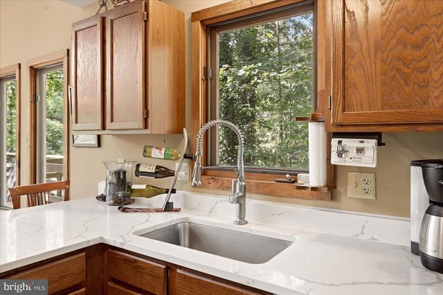 51 FORREST ST, Basye, VA 22810