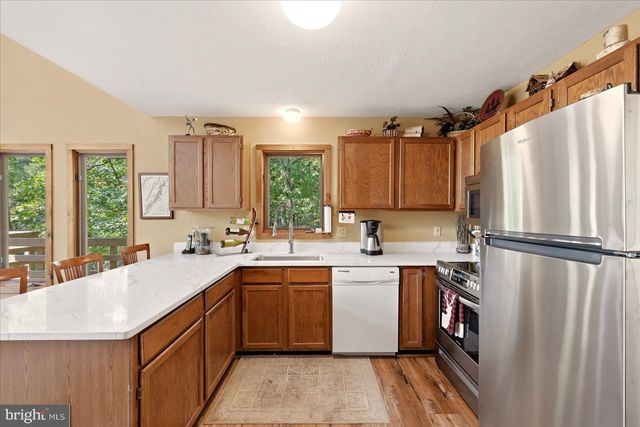 51 FORREST ST, Basye, VA 22810