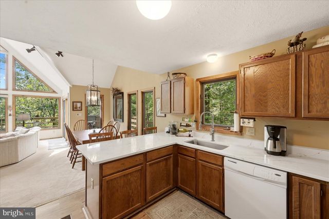 51 FORREST ST, Basye, VA 22810