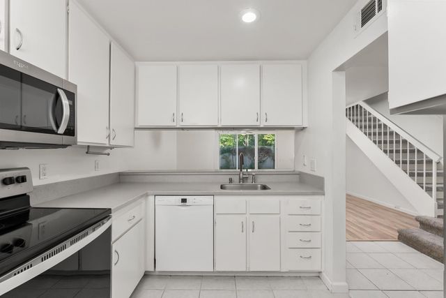 709 Woodside Ln #2, Sacramento, CA 95825