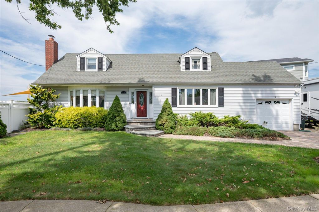 15 E Lincoln Avenue, Massapequa, NY 11758 — photo 2